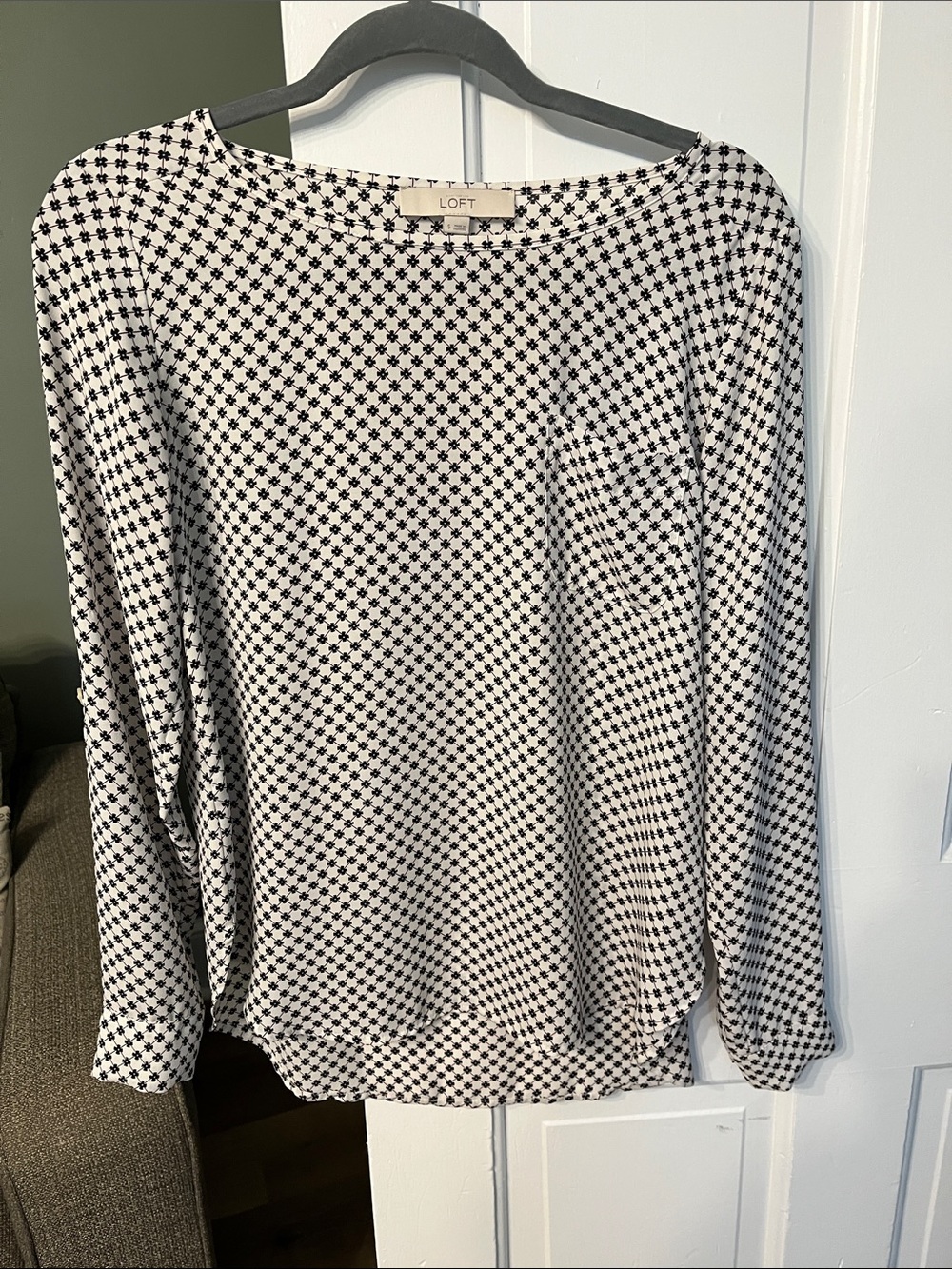 LOFT size S silky blouse top black white printlong sleeves